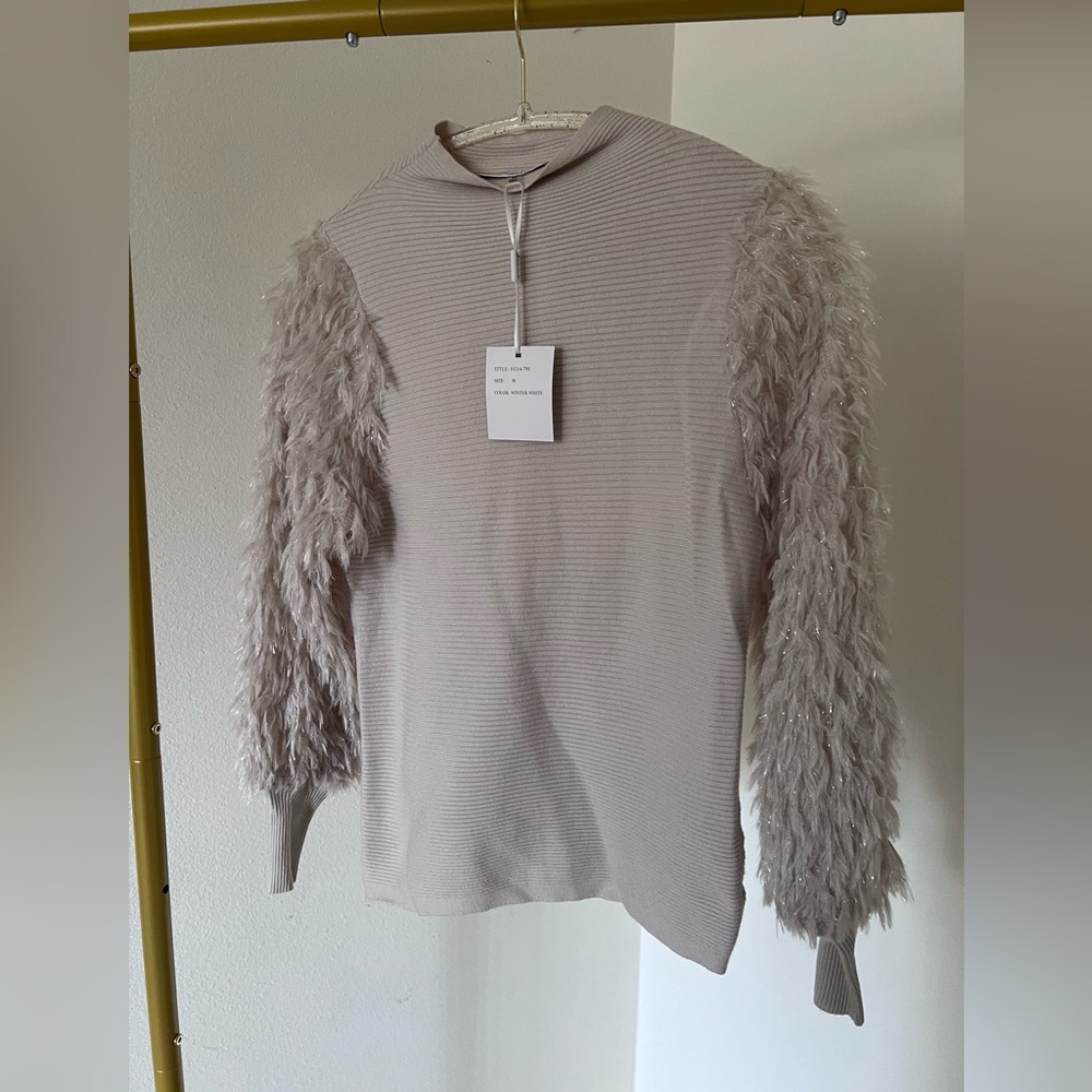 Sioni Cream Knit Feather Tassel Like Long Sleeve Sweater Women’s Med NWT
